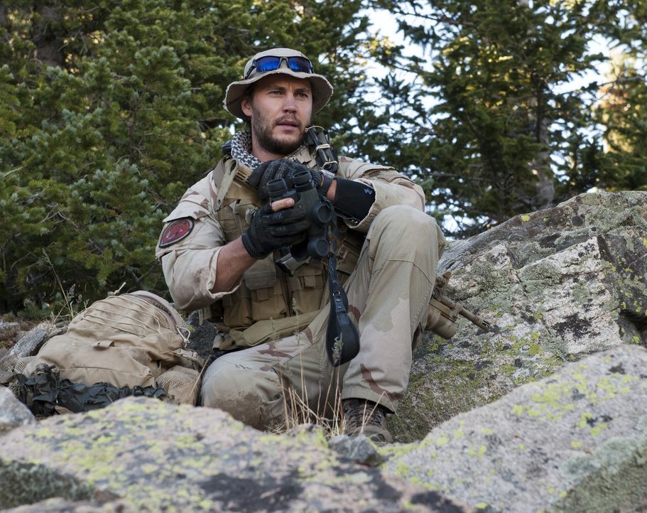 Afghanistan am 28. Juni 2005: Einsatzleiter Lieutenant Michael Patrick "Murph" Murphy (Taylor Kitsch) und seine kleine Truppe werden nachts im gebir... - Bildquelle: Greg Peters Universal Pictures
