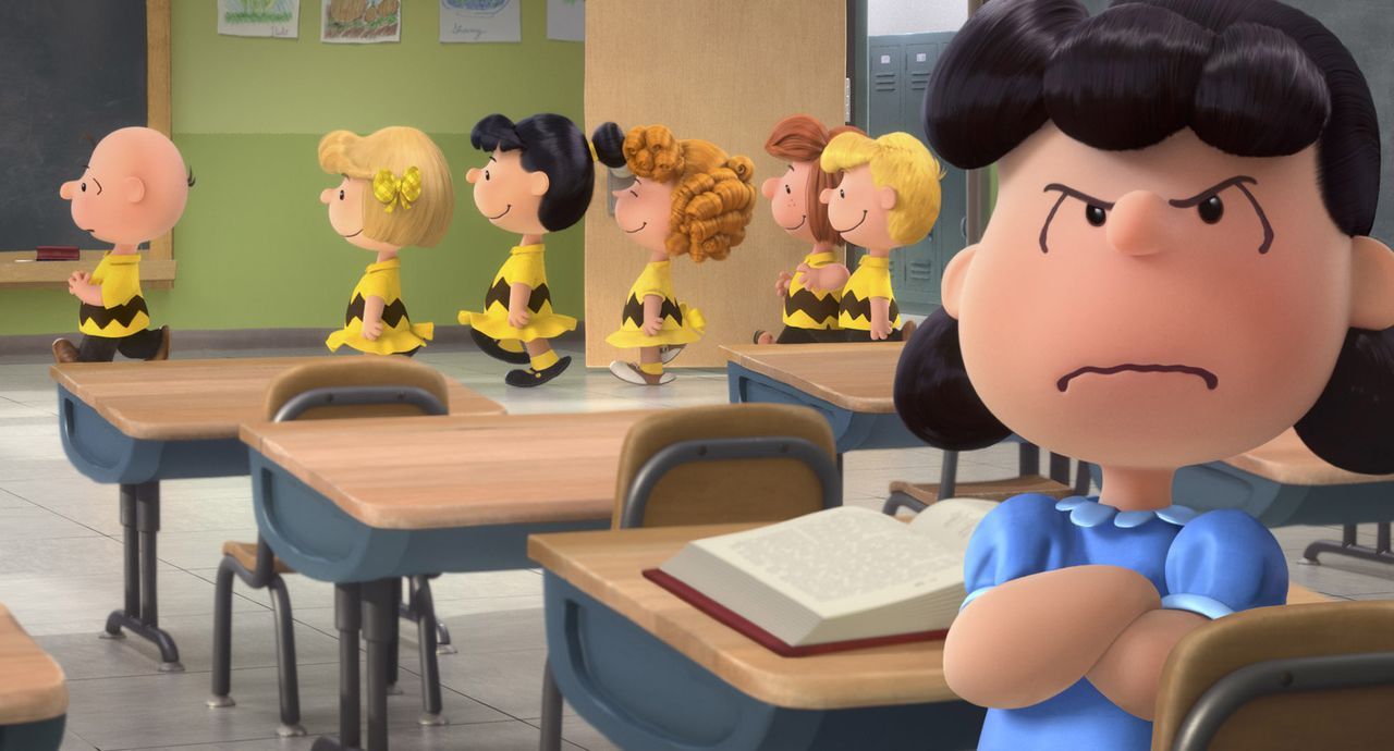 Nachdem Charlie Brown bei einem Test als erster Schüler die volle Punktzahl erreicht, wird er berühmt und beliebt. Das passt Lucy (vorne) gar nicht... - Bildquelle: 2015 Twentieth Century Fox Film Corporation.  All rights reserved.  PEANUTS   2015 Peanuts Worldwide LLC.