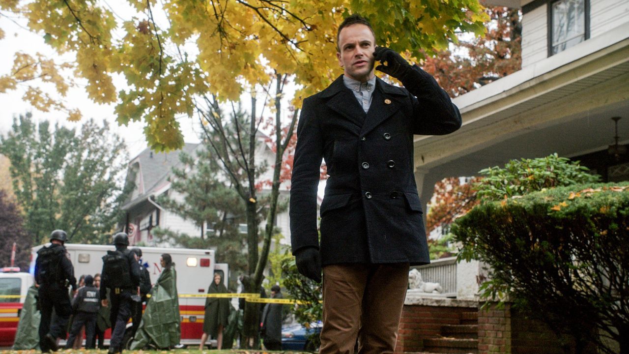 Sein neuester Fall betrifft ihn auch persönlich: Holmes (Jonny Lee Miller) ... - Bildquelle: CBS Television