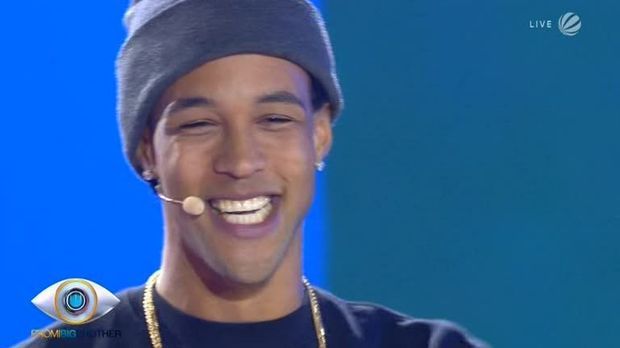 Promi Big Brother - Video - Comedystar Simon Desue - Sat.1