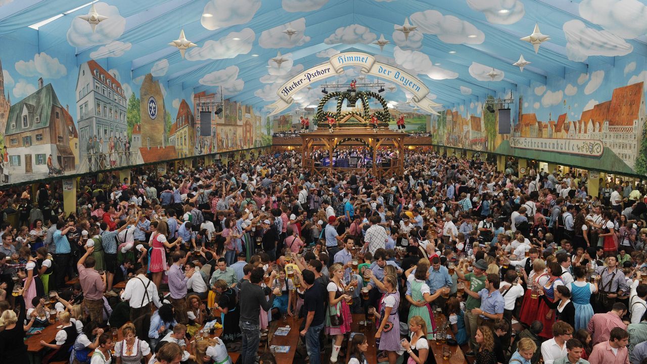 oktoberfest-wiesn-zelt-AFP - Bildquelle: AFP