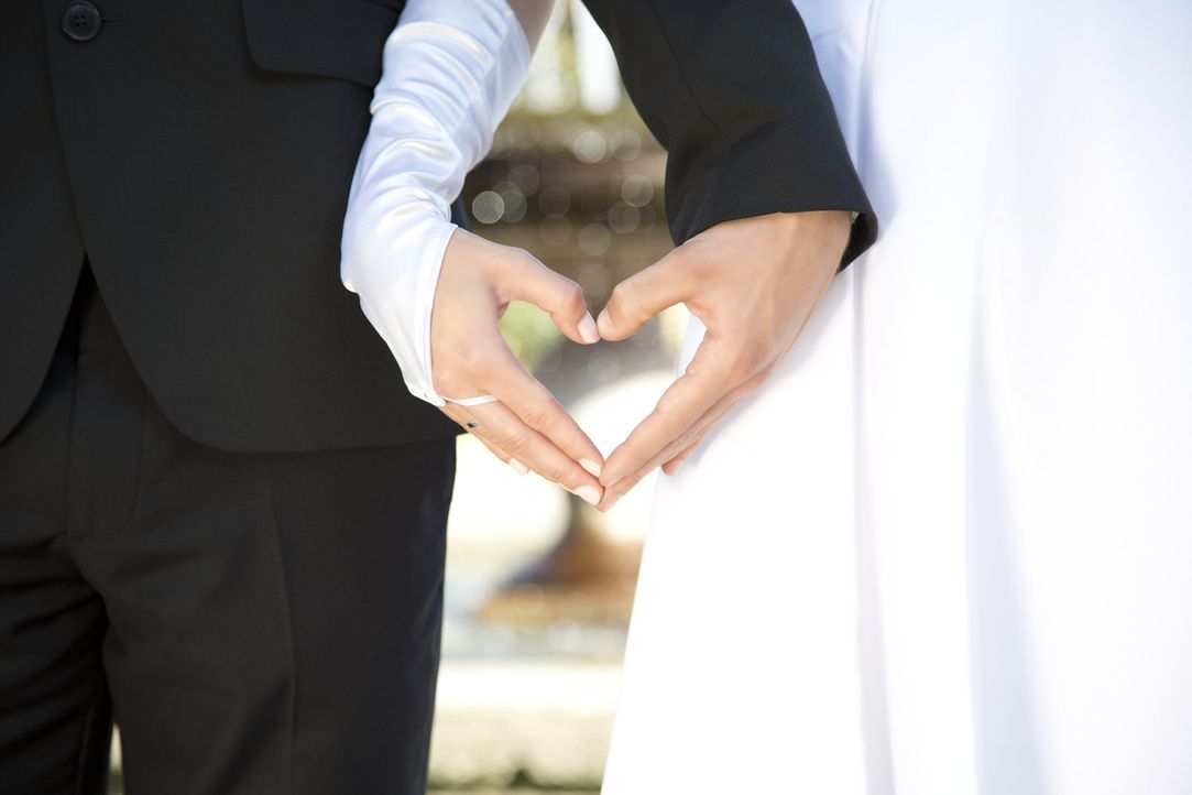 Erst die Hochzeit, dann das Kennenlernen. Ohne sich vorher je gesehen zu haben, sagten zwei Menschen auf dem Standesamt ja zueinander. Doch haben si... - Bildquelle: Benedikt Müller SAT.1