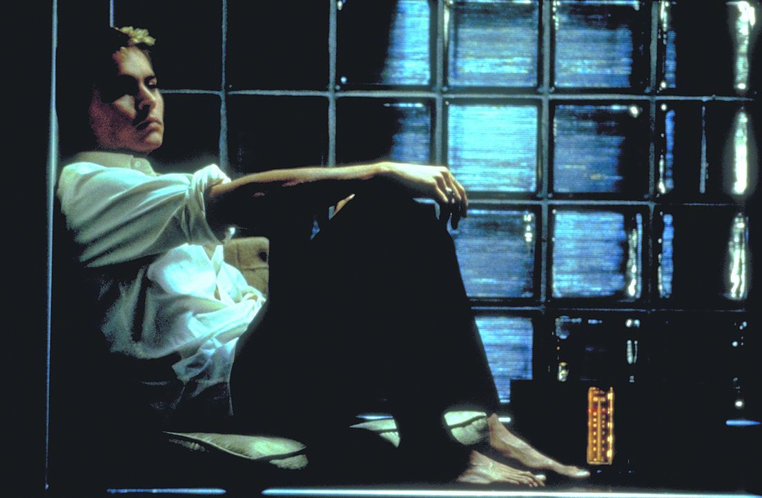 Als Shuttle-Pilot Spencer Armacost (Johnny Depp) zur Erde und zu seiner Frau zurückkehrt, läuft zunächst alles weiter wie gewohnt. Doch schon bald m... - Bildquelle: 1999 New Line Productions, Inc. All Rights Reserved.