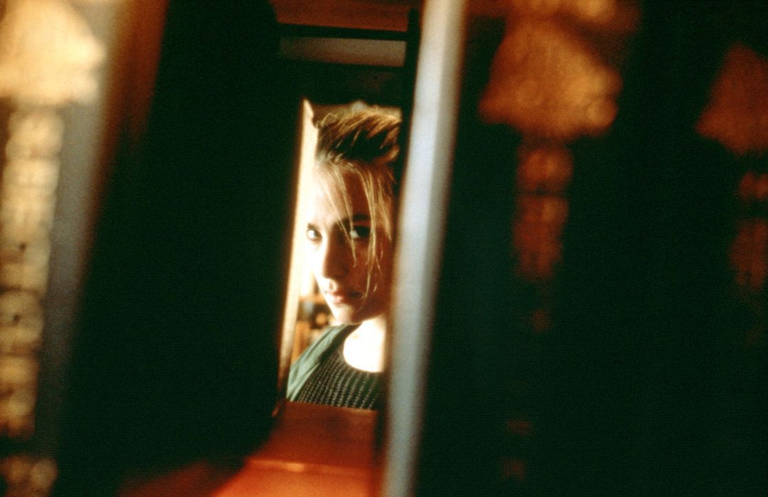 Der attraktive Schutzengel (Emmanuelle Seigner) hat einen dämonischen Auftrag: Dean Corso ... - Bildquelle: 20th Century Fox of Germany