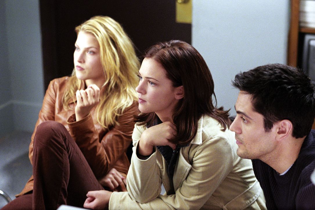 Im Visier des Todes: (v.l.n.r.) Clear (Ali Larter), Kimberly (A. J. Cook) und Thomas (Michael Landes) … - Bildquelle: Warner Bros. Television