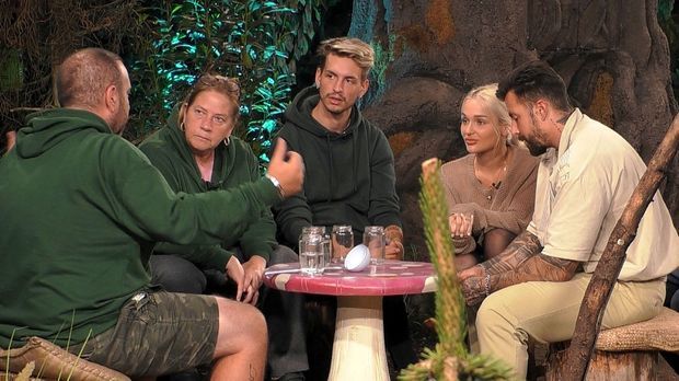 Promi Big Brother - Promi Big Brother - Tag 20: Alle Gegen Emmy Und Big Brothers Große Enthüllung