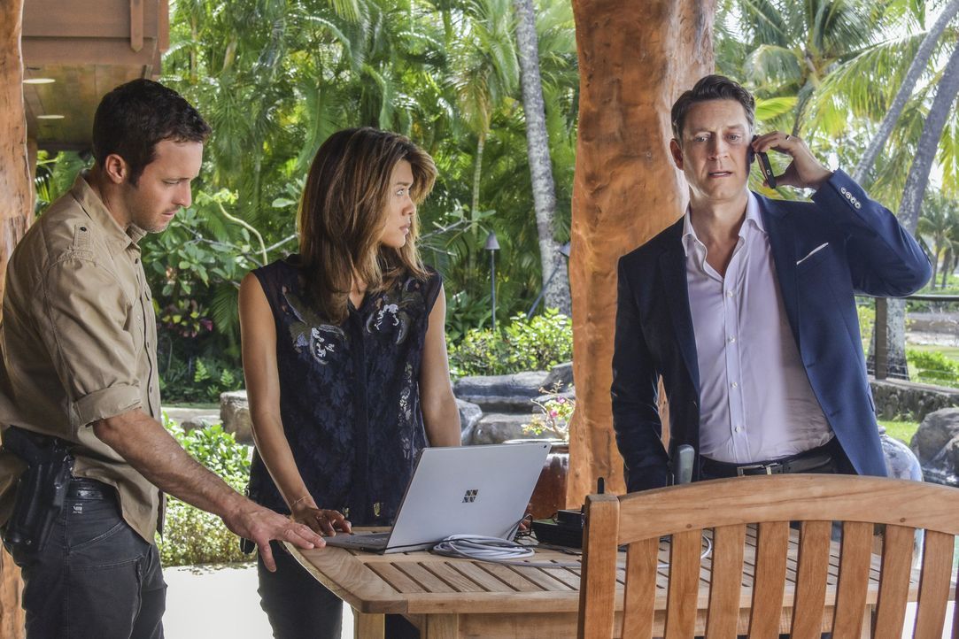 Hat Thomas Stratham (Robert Gant, r.) mit der Entführung seiner Frau etwas zu tun? Steve (Alex O'Loughlin, l.) und Kono (Grace Park, M.) versuchen,... - Bildquelle: Norman Shapiro 2016 CBS Broadcasting, Inc. All Rights Reserved