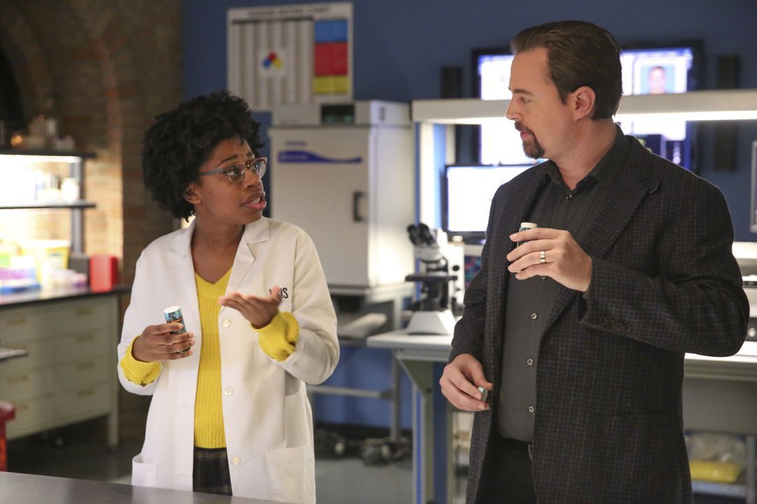 Kasie Hines (Diona Reasonover, l.); Timothy McGee (Sean Murray, r.) - Bildquelle: Michael Yarish 2018 CBS Broadcasting, Inc. All Rights Reserved / Michael Yarish