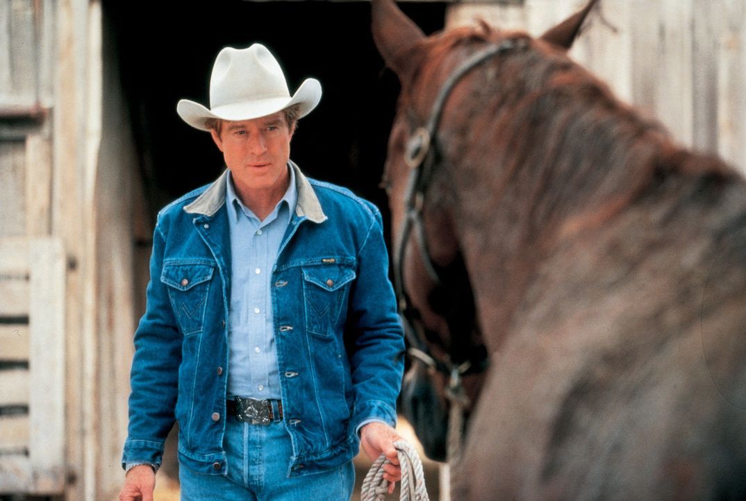 Zurückgezogen lebt der wortkarge Tom Booker (Robert Redford) in Montana, wo er auf einer Farm Pferde heilt ... - Bildquelle: Touchstone Pictures