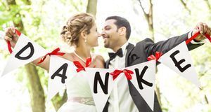 Den Gästen „Danke“ sagen – nach der Hochzeit auf jeden Fall ein Muss. Wer kei...