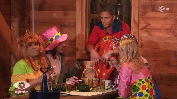 Big Brother - Big Brother - Folge 11: Pat Hetzt Bei Der Karnevalsparty Gegen Mareike