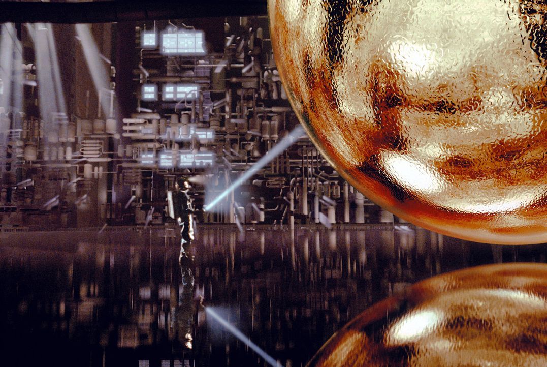 Schmuckstück oder Falle? Dr. Harry Adams (Samuel L. Jackson) versucht, das Geheimnis der riesigen goldenen Kugel zu knacken. - Bildquelle: Warner Bros. Pictures