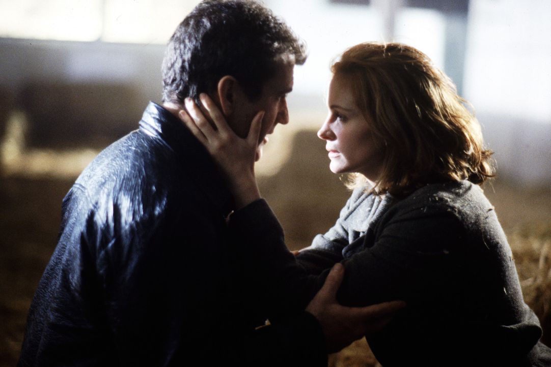 Zunächst gelingt es Dr. Jonas Alice (Julia Roberts, r.) einzureden, dass Fletcher (Mel Gibson, l.) ihren Vater ermordet habe. Doch schon bald kann F... - Bildquelle: Warner Bros. Pictures