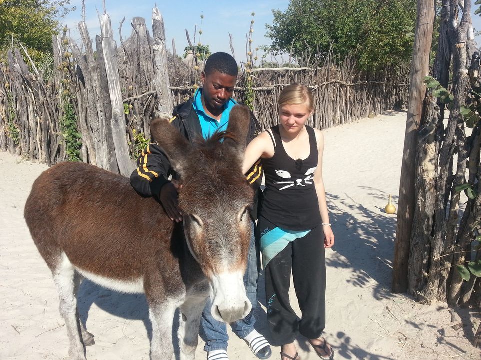 In Namibia bei Familie Kambalas bekommt Jaqueline die Chance, ihr Leben zu verändern. Doch wird sie diese nutzen? - Bildquelle: SAT.1