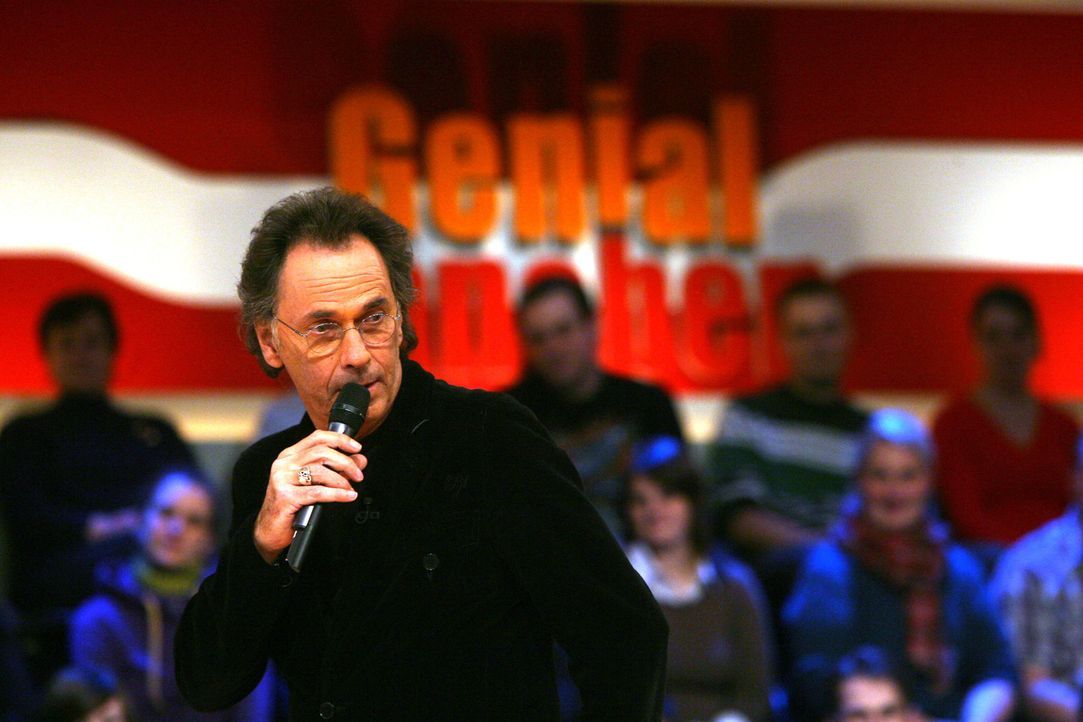 Hugo Egon Balder moderiert die Comedy Show "Genial daneben - Die Comedy Arena". - Bildquelle: SAT.1