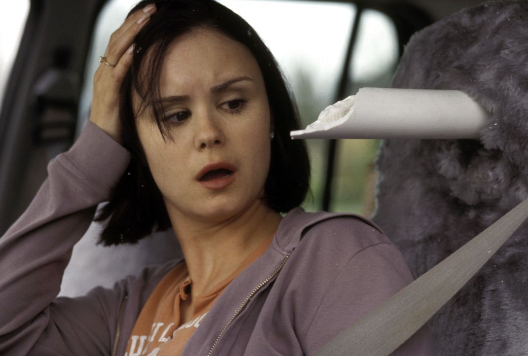 Äußerst knapp überlebt Kat (Keegan Connor Tracy) eine katastrophale Autobahn-Karambolage. Doch schon bald schlägt Gevatter Tod wieder zu ... - Bildquelle: Warner Bros. Television