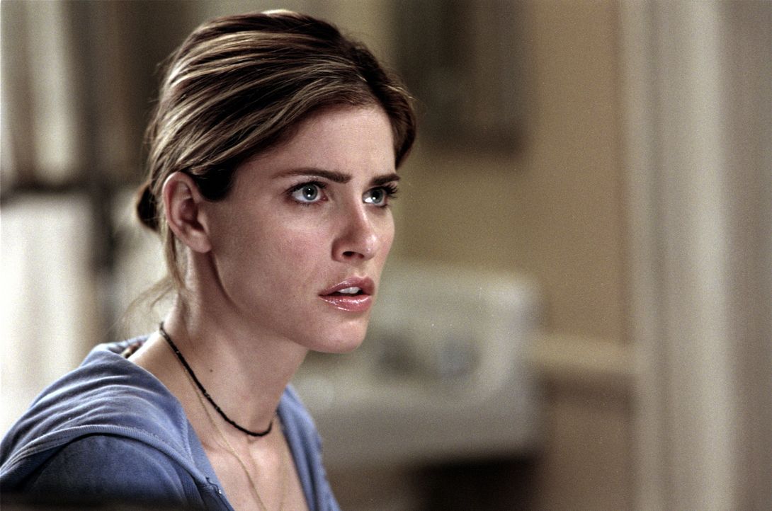Callgirl Paris (Amanda Peet) lässt das Sündenbabel Las Vegas mit der gestohlenen Kohle eines Freiers hinter sich, um im Süden ein neues Leben zu beg... - Bildquelle: 2003 Sony Pictures Television International. All Rights Reserved.