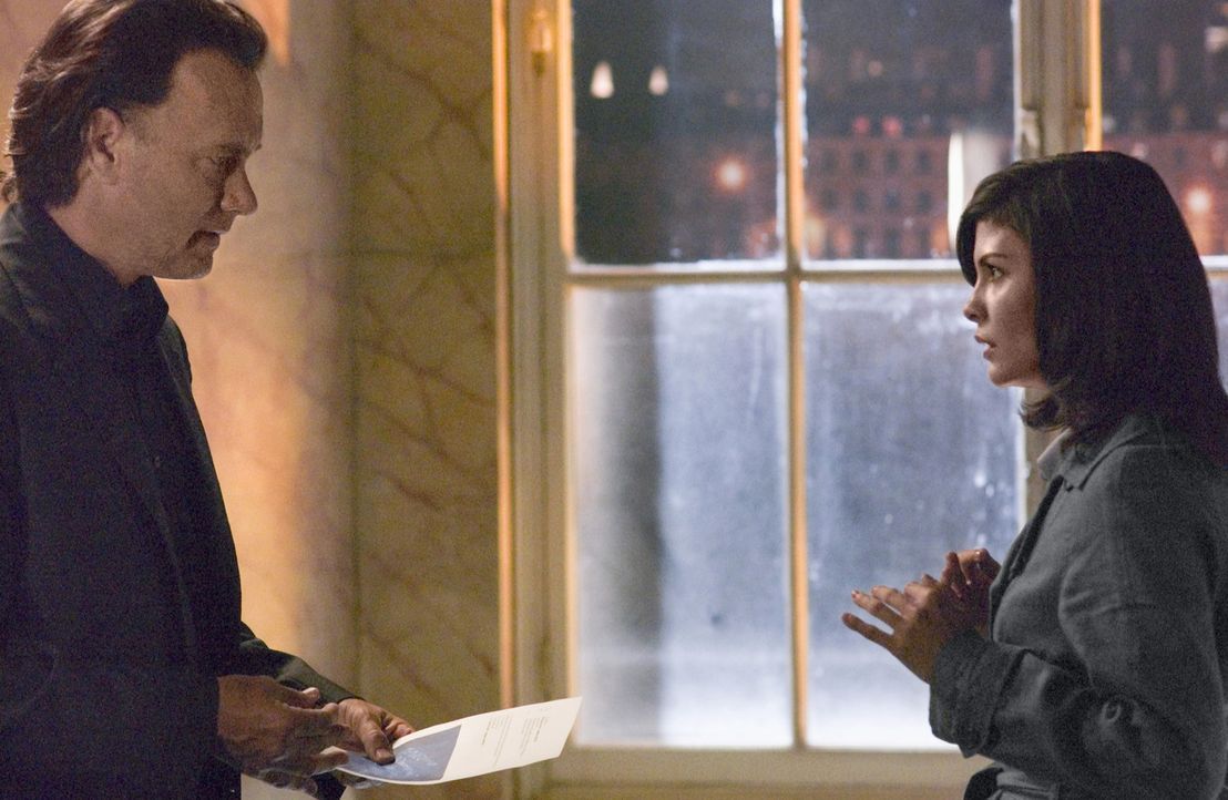 Noch ahnt die Kryptologin Sophie Neuvet (Audrey Tautou, r.) nicht, dass sie äußerst bedeutende Vorfahren hat. Aber zusammen mit Dr. Robert Langdon... - Bildquelle: Sony Pictures Television International. All Rights Reserved.
