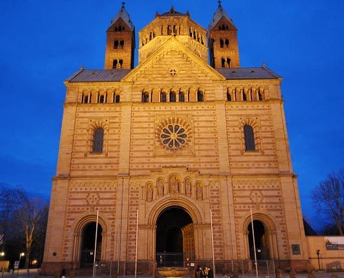 Der Kaiserdom zu Speyer ist das bedeutendste und größte romanische Bauwerk Europas. Im Jahr 1024 gründete der salische Kaiser Konrad II. den Bau... - Bildquelle: dpa