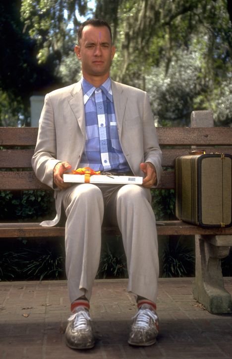 Auf einer Bank, an einer Bushaltestelle, irgendwo im Süden der USA: Hier sitzt Forrest Gump (Tom Hanks). Jedem, der sich zu ihm setzt, erzählt er... - Bildquelle: Paramount Pictures