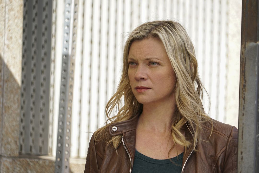 Dawn (Amy Smart) glaubt nicht an einen Unfall, sondern vermutet einen Mordanschlag auf ihren CIA-Chef ... - Bildquelle: Annette Brown Annette Brown/CBS   2018 CBS Broadcasting, Inc. All Rights Reserved.