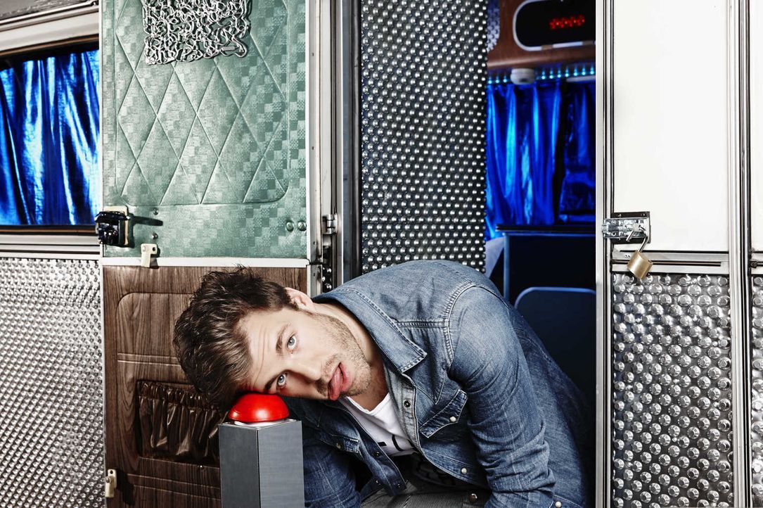 In "Luke! Die Woche und ich" präsentiert Luke Mockridge den etwas anderen Wochenrückblick ... - Bildquelle: Boris Breuer SAT.1