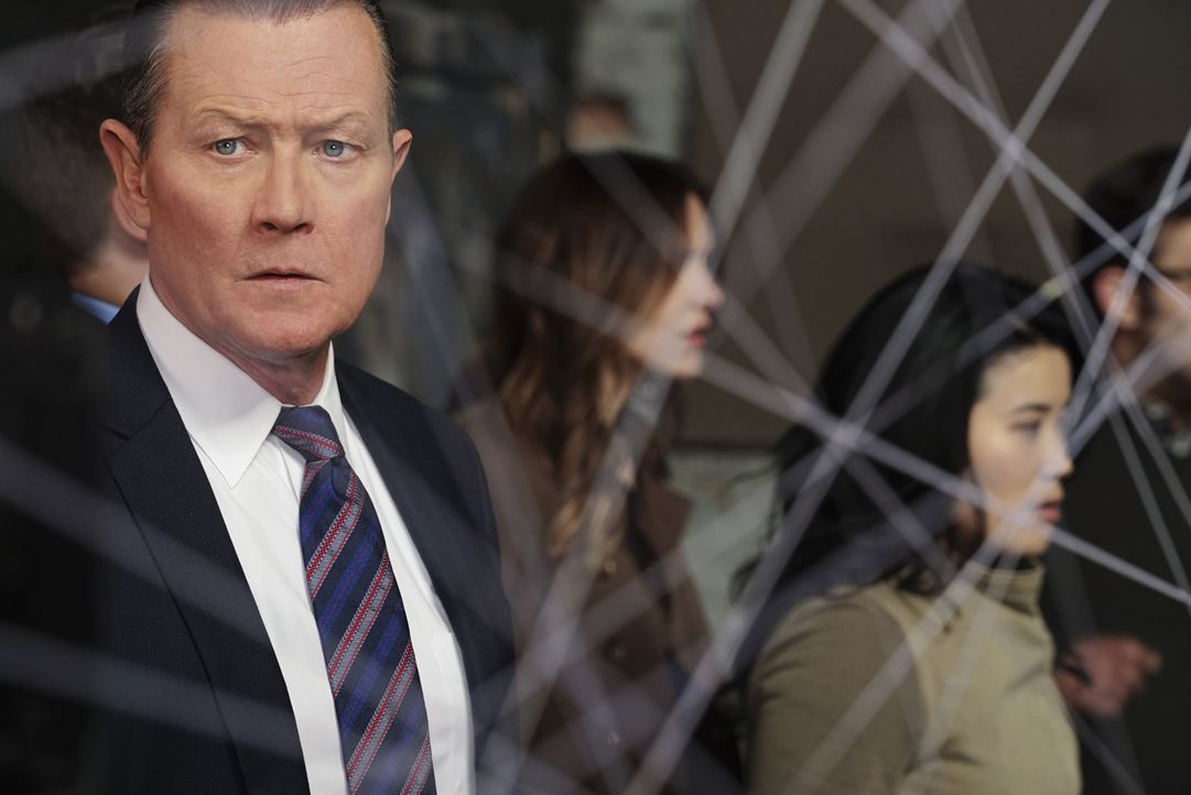 Erkennen Cabe (Robert Patrick, l.), Paige (Katharine McPhee, M.) und Happy (Jadyn Wong, r.) zu spät, welche Ziele Mark Collins wirklich verfolgt? - Bildquelle: Richard Cartwright 2016 CBS Broadcasting, Inc. All Rights Reserved.
