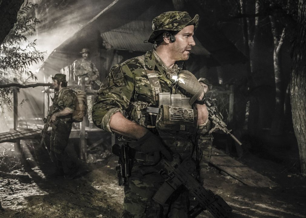 Kann Jasons (David Boreanaz) SEAL Team das Versteck der Geiselnehmer im tiefen Dschungel Brasiliens aufspüren, bevor es zu spät für die Gefangenen i... - Bildquelle: Erik Voake Erik Voake/CBS  2017 CBS Broadcasting, Inc. All Rights Reserved