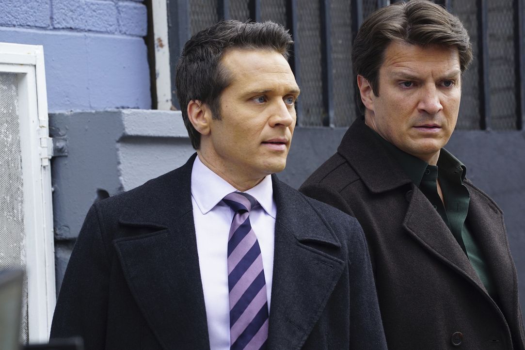 Castle (Nathan Fillion, r.) und Ryan (Seamus Dever, l.) sind beunruhigt, als eine alte Flamme von Esposito kurzzeitig aus dem Gefängnis entlassen wi... - Bildquelle: Richard Cartwright 2016 American Broadcasting Companies, Inc. All rights reserved.