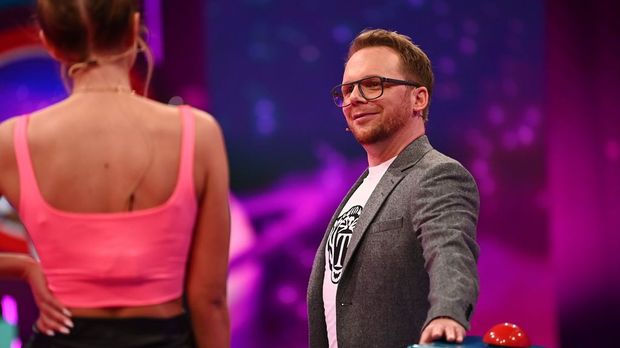 Voll Verschossen Mit Ralf Schmitz - Voll Verschossen Mit Ralf Schmitz - Staffel 1 Episode 6: Der Traum Vom Playboy-bunny-dasein