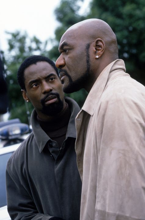 Gangsterboss Isaak O'Day (Delroy Lindo, r.) und seine Getreuen (Isaiah Washington, l.) streben nach gesellschaftlicher Anerkennung. Deshalb wollen s... - Bildquelle: Warner Bros. Pictures