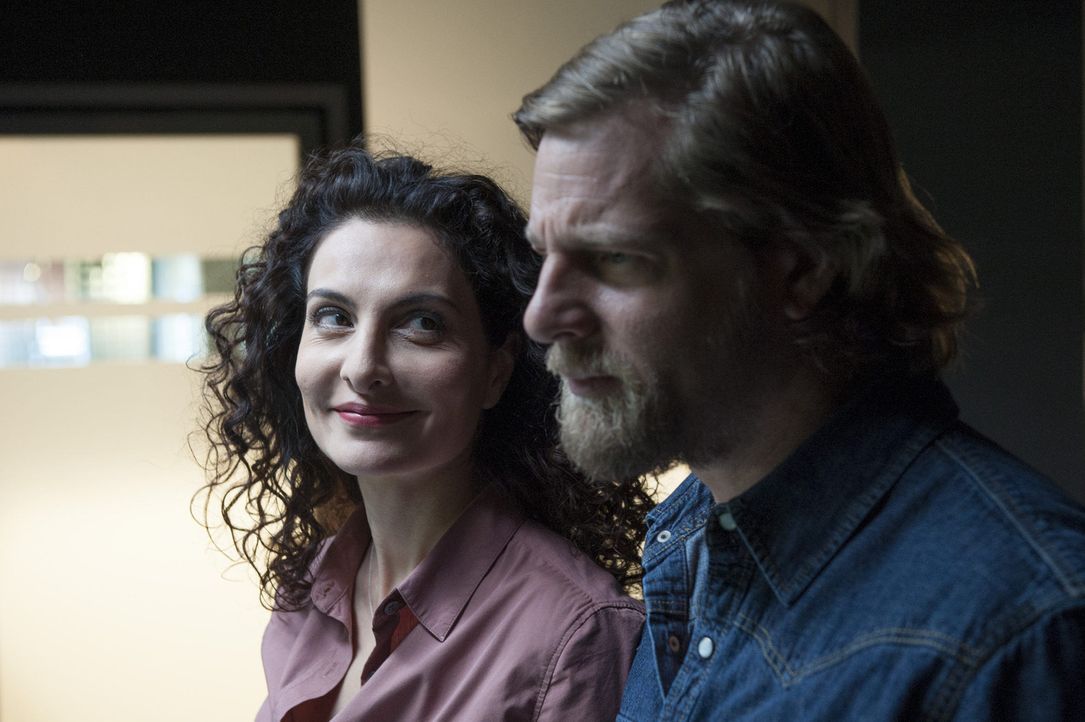 Haben Mick (Henning Baum, r.) und Tanja (Proschat Madani, l.) eine Chance? - Bildquelle: Martin Rottenkolber SAT.1