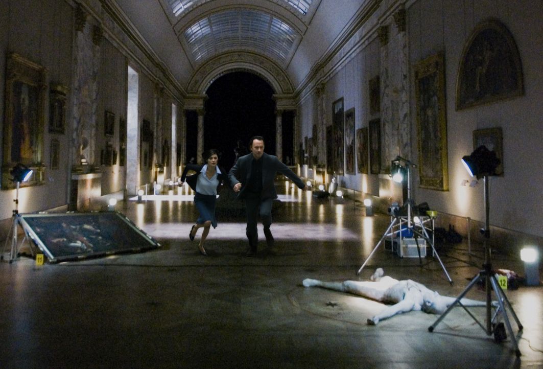 Jacques Saunière (Jean-Pierre Marielle, r.), Chefkurator des Louvre, wird Opfer eines brutalen Mordes. Noch ahnen seine Enkelin Sophie (Audrey Taut... - Bildquelle: Sony Pictures Television International. All Rights Reserved.
