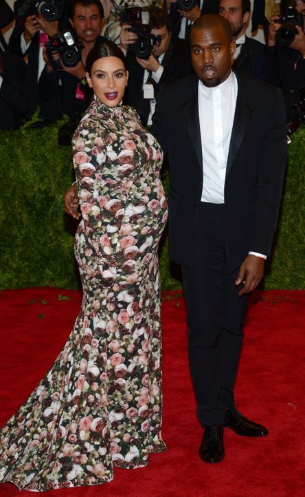 Die schwangere Kim Kardashian mit Kanye West - Bildquelle: +++(c) dpa - Bildfunk+++ Verwendung nur in Deutschland