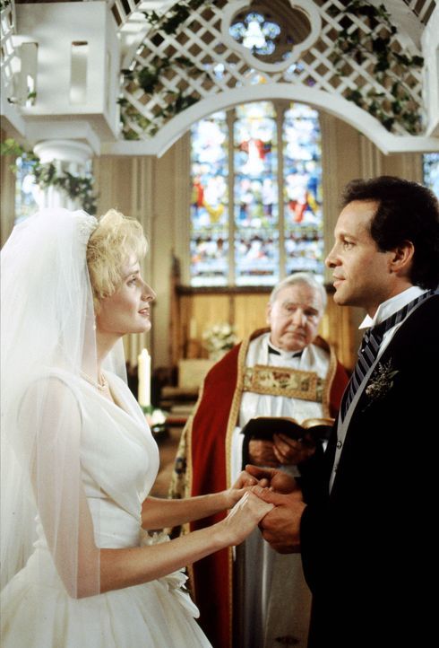 Clarice (Jane Sibbett, l.) und Roger (Steve Guttenberg, r.) wollen den Bund der Ehe eingehen. Schaffen es die Zwillinge Amanda und Alyssa, die Hochz... - Bildquelle: Warner Bros.