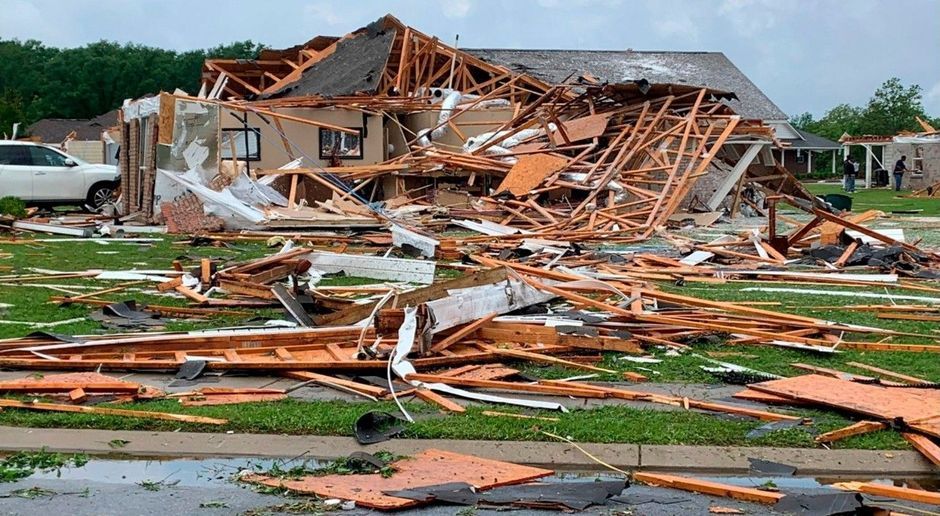 Fruhstucksfernsehen Video Katastrophale Verwustung Tornado Fegt Uber Die Usa Hinweg Sat 1