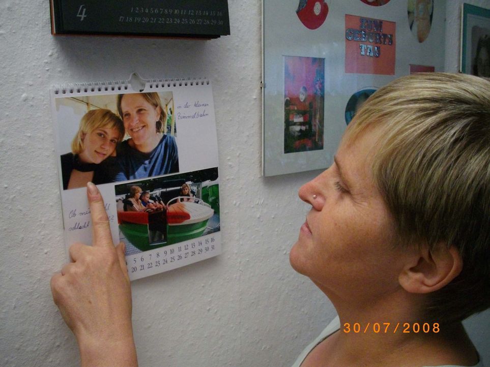 Simone Blümel (Bild) ist auf der Suche nach ihrer Tochter Carolin, die seit dem 18. September 2008 spurlos verschwunden ist ... - Bildquelle: SAT.1