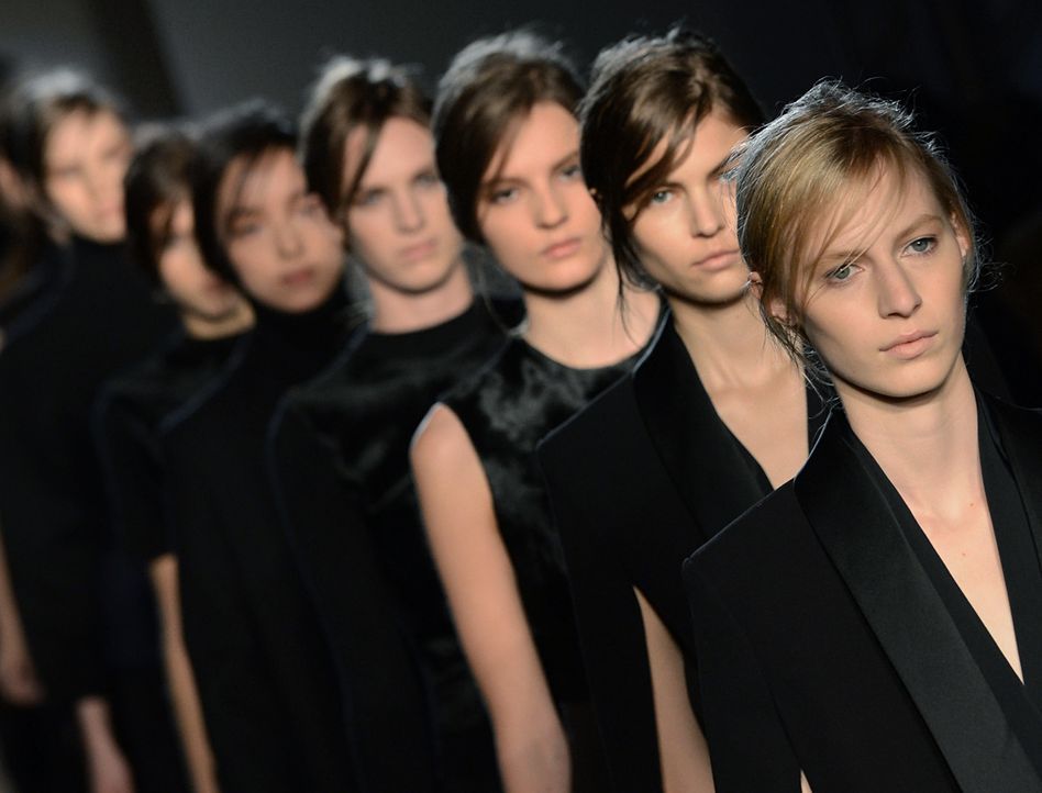 NewYork-Fashionweek-VS-Show-13-02-10-AFP - Bildquelle: AFP PHOTO/Stan HONDA