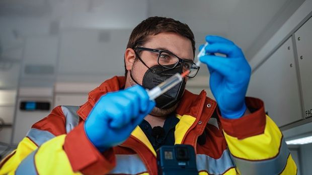 Lebensretter Hautnah - Wenn Jede Sekunde Zählt - Lebensretter Hautnah - Wenn Jede Sekunde Zählt - Dringende Einsätze Warten Auf Die Lebensretter!