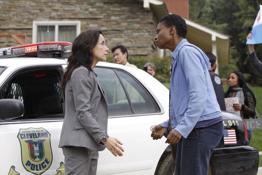 Während den Ermittlungen um die achtjährige Samantha wird das Team von Jeanette Rawlins (Adina Porter, r.) unterbrochen - deren Tochter ebenfalls... - Bildquelle: ABC Studios