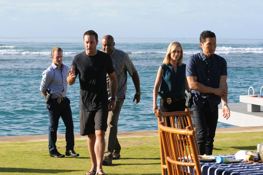 Ein neuer Fall wartet auf Danny (Scott Caan, l.), Steve (Alex O'Loughlin, 2.v.l.), Grover (Chi McBride, M.), Abby (Julie Benz, 2.v.r.) und Chin (Dan... - Bildquelle: Norman Shapiro 2015 CBS Broadcasting, Inc. All Rights Reserved
