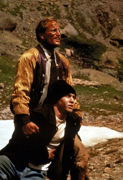 Landsam beginnt Michael (Woody Harrelson, oben) den Jungen zu verstehen. Mit seiner ganzen Kraft hilft er Brandon (Jon Seda, unten) nun, das Indiane... - Bildquelle: Warner Bros.