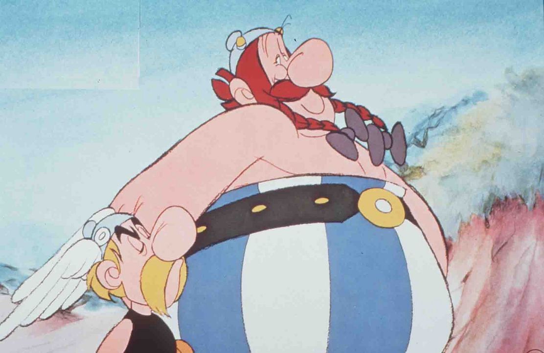 Cäsar stellt Asterix (l.) und Obelix (r.) zwölf Prüfungen. Erfüllen sie diese, will er seinen Rücktritt erklären ... - Bildquelle: Jugendfilm-Verleih GmbH