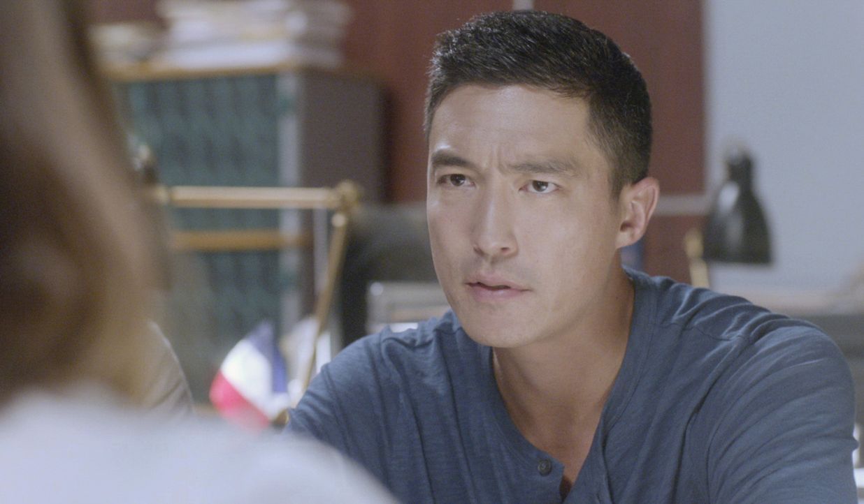 Matt (Daniel Henney) und seine Kollegen vom International Response Team ermitteln in einer Mordserie, bei der es der Täter auf in Paris lebende Amer... - Bildquelle: 2015 CBS Broadcasting, Inc. All Rights Reserved
