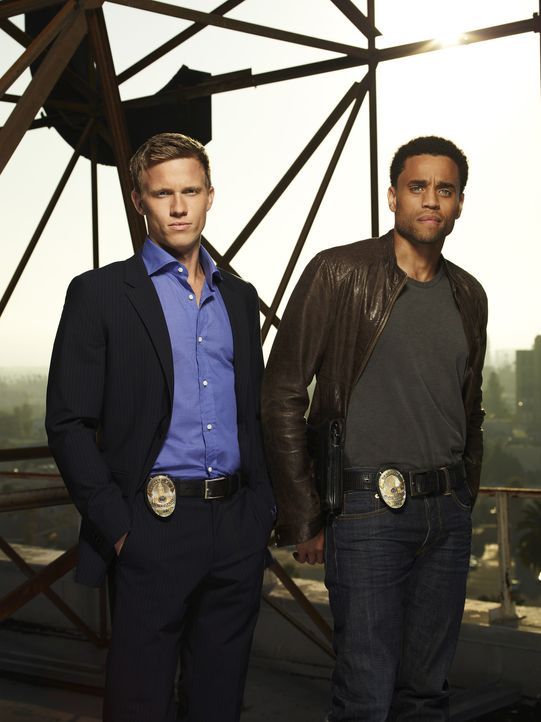 (1. Staffel) - Travis Marks (Michael Ealy, r.) und Wes Mitchell (Warren Kole, l.) sind Cops beim LAPD-Morddezernat und haben ein Problem: Sie könne... - Bildquelle: USA Network