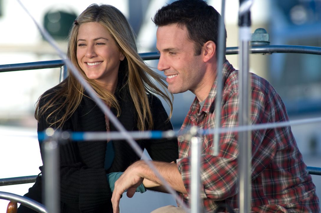 Beth (Jennifer Aniston, l.) und Neil (Ben Affleck, r.) sind seit mehr als sieben Jahren in einer glücklichen Beziehung. Zum vollkommenden Glück fe... - Bildquelle: Warner Brother