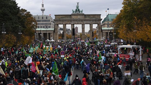 Große Klima-Demo In Berlin