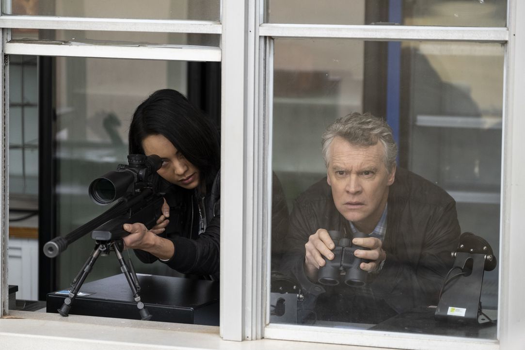 Desi (Levy Tran, l.); James MacGyver (Tate Donovan, r.) - Bildquelle: Steve Dietl 2019 CBS Broadcasting, Inc. All Rights Reserved / Steve Dietl