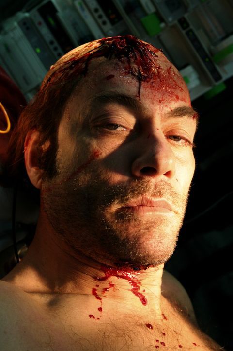 Nach einem Kopfschuss fällt der drogensüchtigere Cop Anthony Stowe (Jean-Claude Van Damme) monatelang ins Koma. Kaum wieder erwacht, macht er sich...
