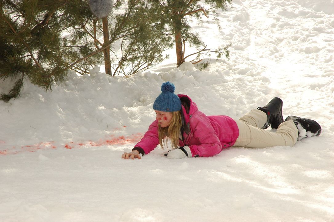 Ihr erster Skitag wird wohl auch ihr letzter sein, wenn weiterhin alles schief läuft: Parker (Emma Bell) ... - Bildquelle: Fred Hayes Frostbite Features, Inc.